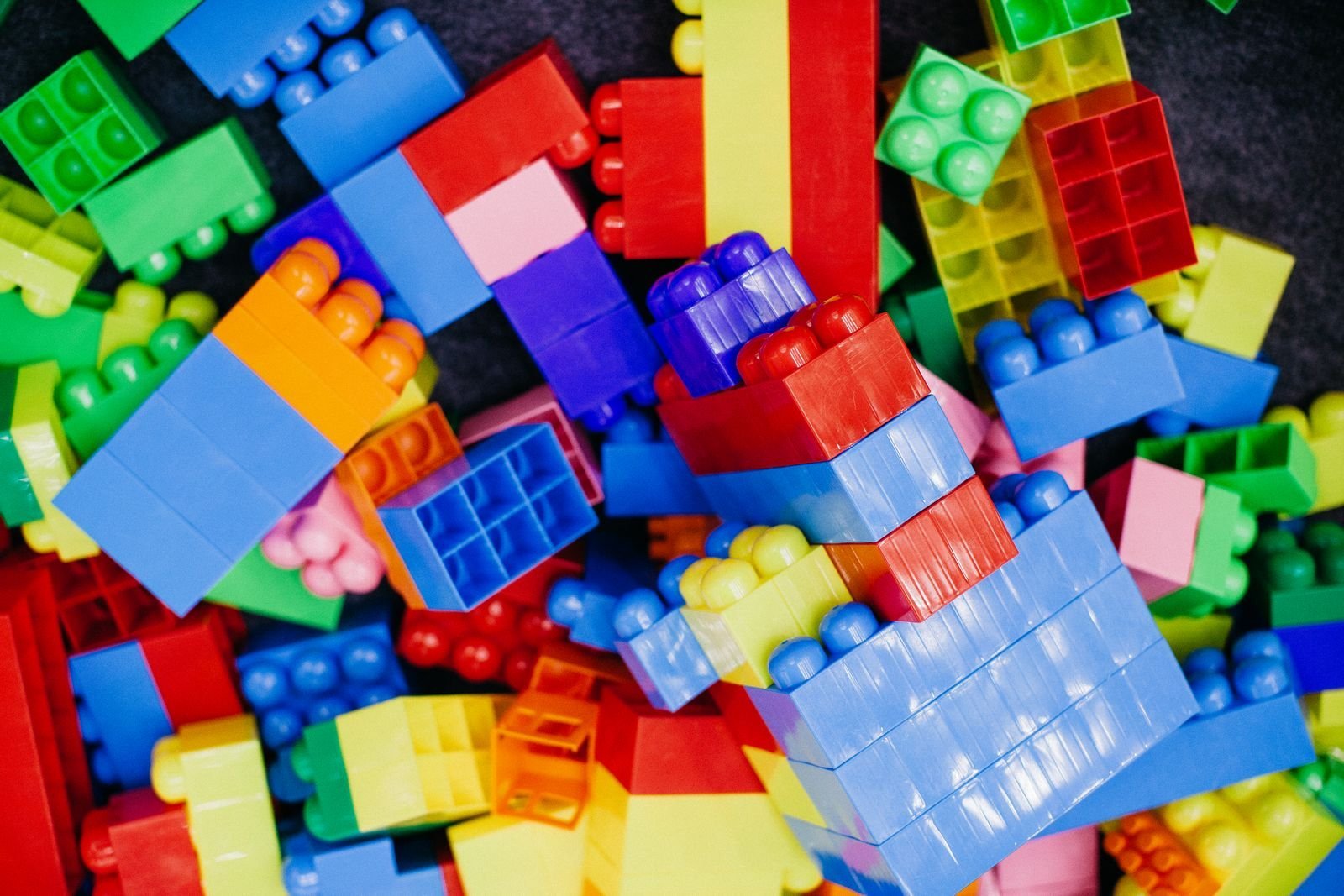 Piezas de LEGO de colores