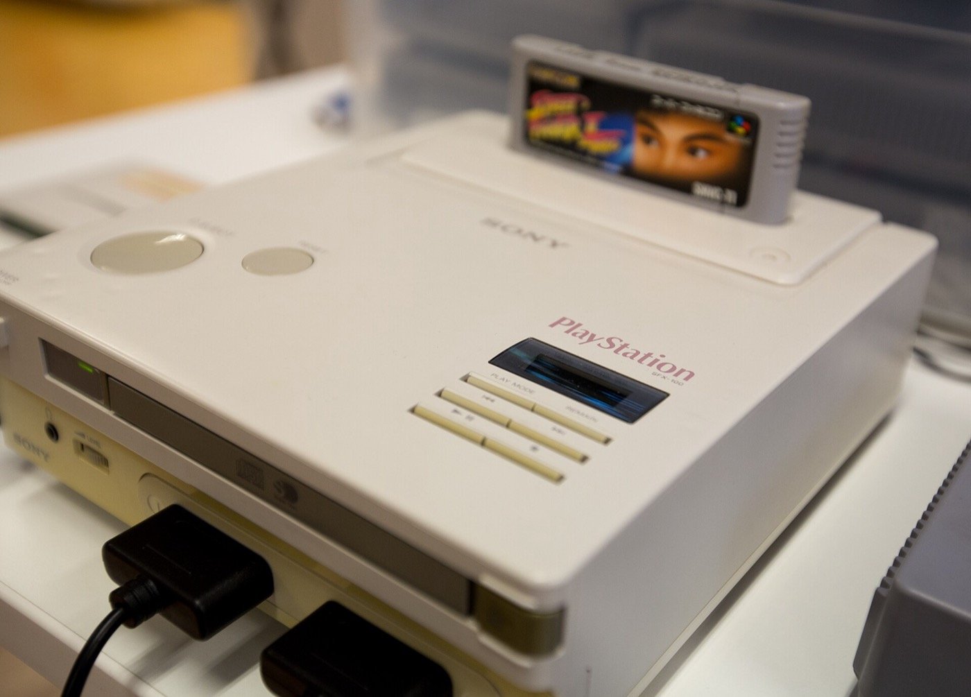 Prototipo de la Nintendo PlayStation con lector de CD